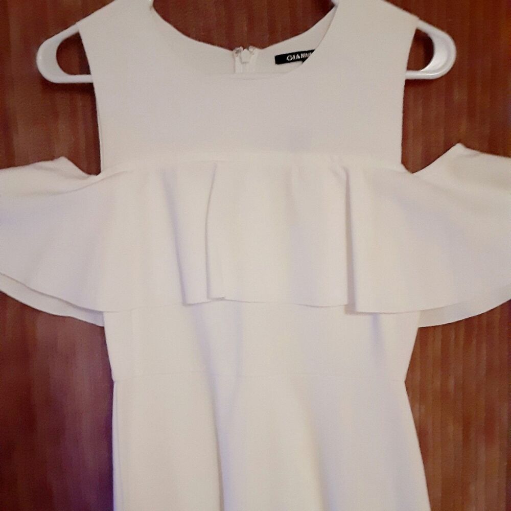 Gianni Bini White Dress with Ruffle. Size M NB - Picture 5 of 5